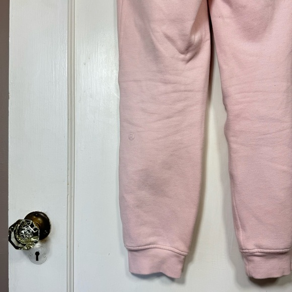 Lululemon Scuba High-Rise Relaxed Jogger
Pink Peony - Picture 6 of 9